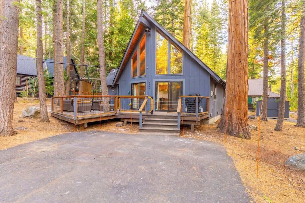 Cozy Tahoma Cabin in the Pines Sleeps 6 + Pets