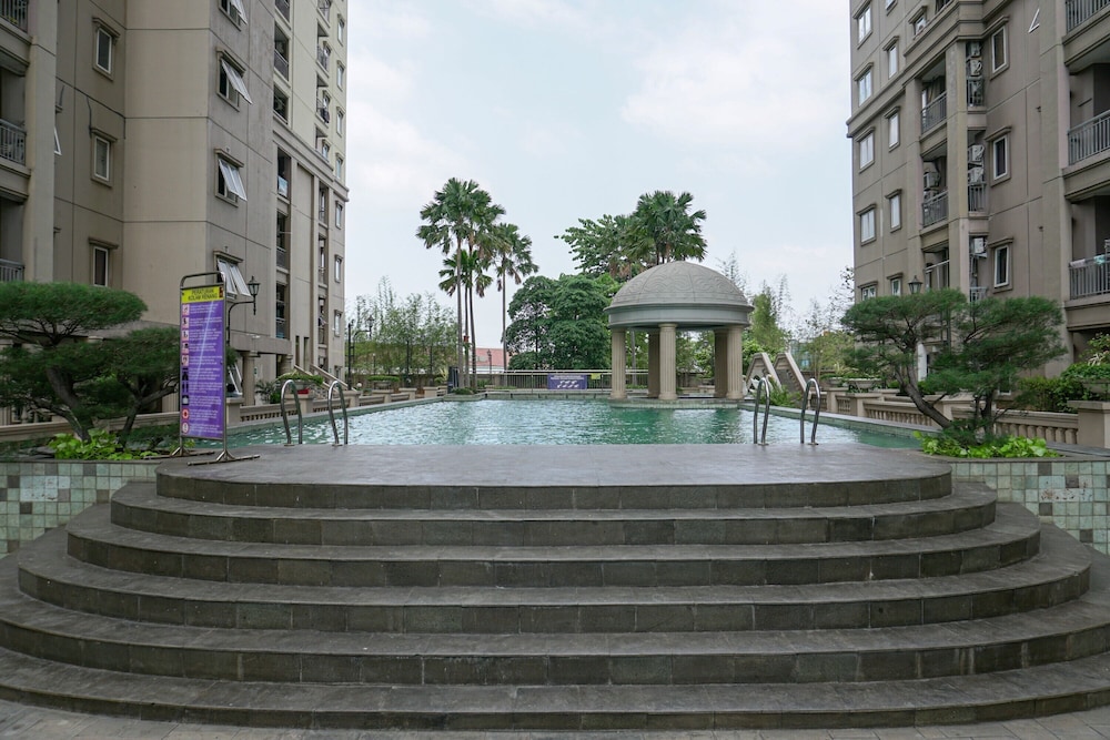 Comfortable Studio (No Kitchen) At Grand Palace Kemayoran Apartment