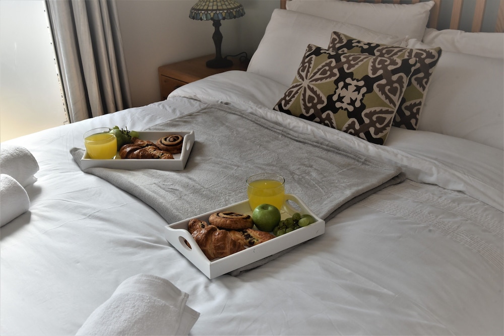 Hughenden Garden Luxury Apartment view 2