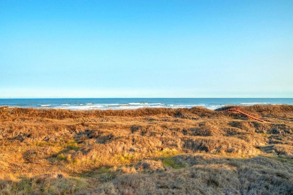 Gulf Views + Pools, Tennis, Pickleball & Beach Access Awesome Beachfront by Avantstay