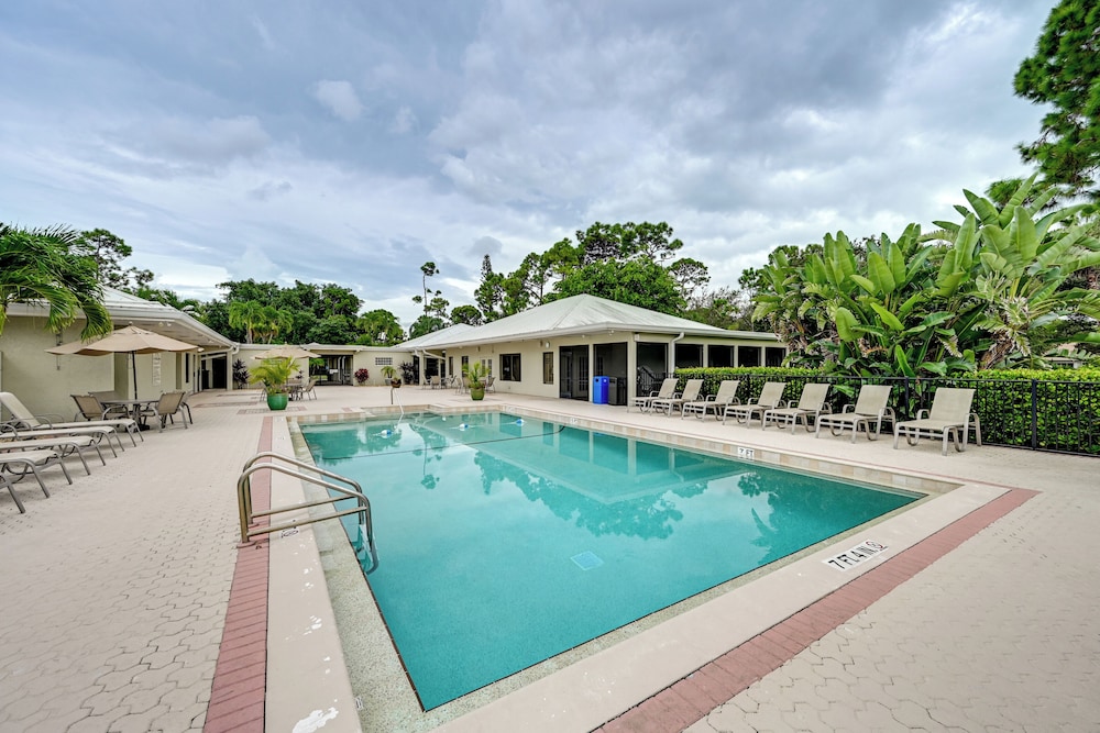 Extended Stay in Estero: Townhome w/ Lake Views!