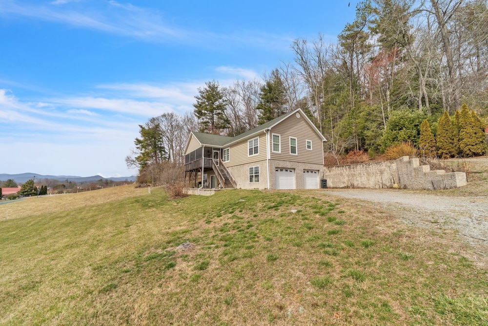 -mountain Views-great Location-near Dupont And Pisgah Forest 3 Bedroom Home by Sunscape Property Management view 2