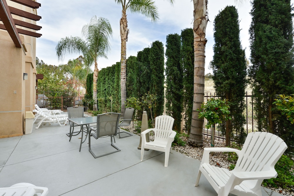 Redlands Vacations - Comfort Suites Redlands - Property Image 6