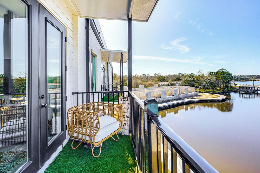 3 Mi to Gulfport Beaches: Waterfront 'casa Pesce'