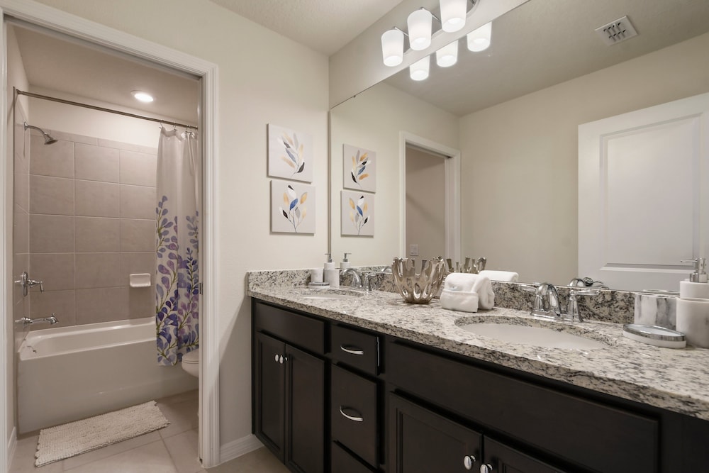 Relax in Style Pool, Resort Amenities, Near Disney