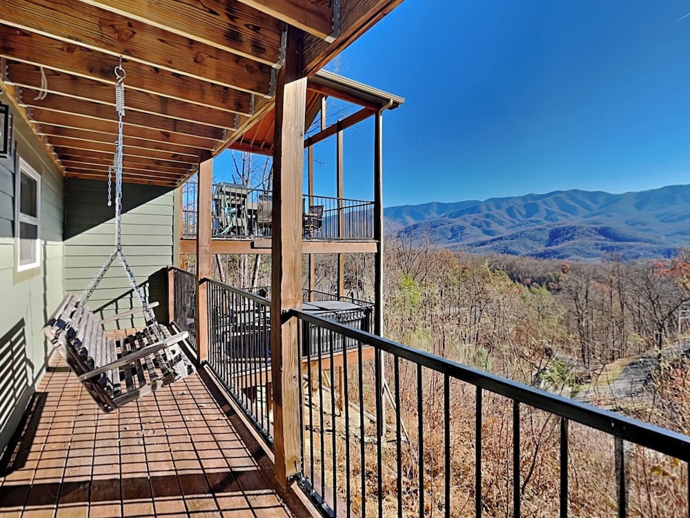The Squirrel's Nest by Jackson Mountain Rentals