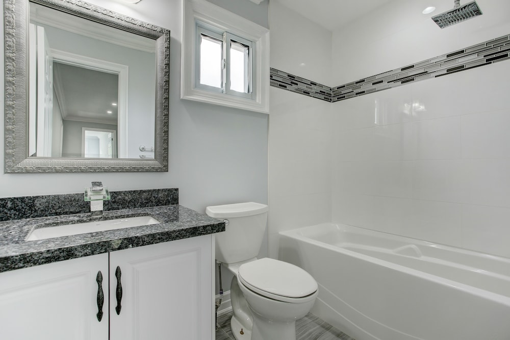 QuickStay - Beautiful 5bdrm House in Vaughan