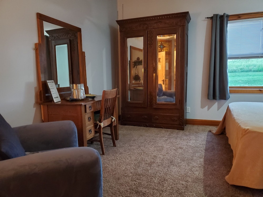 Lawrence Vacations - Circle S Ranch - Property Image 12