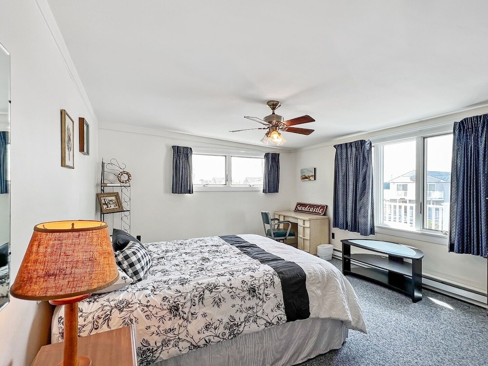 W148 Wonderful Beachfront Property For A Family Vacation 3 Bedroom Home by RedAwning view 5
