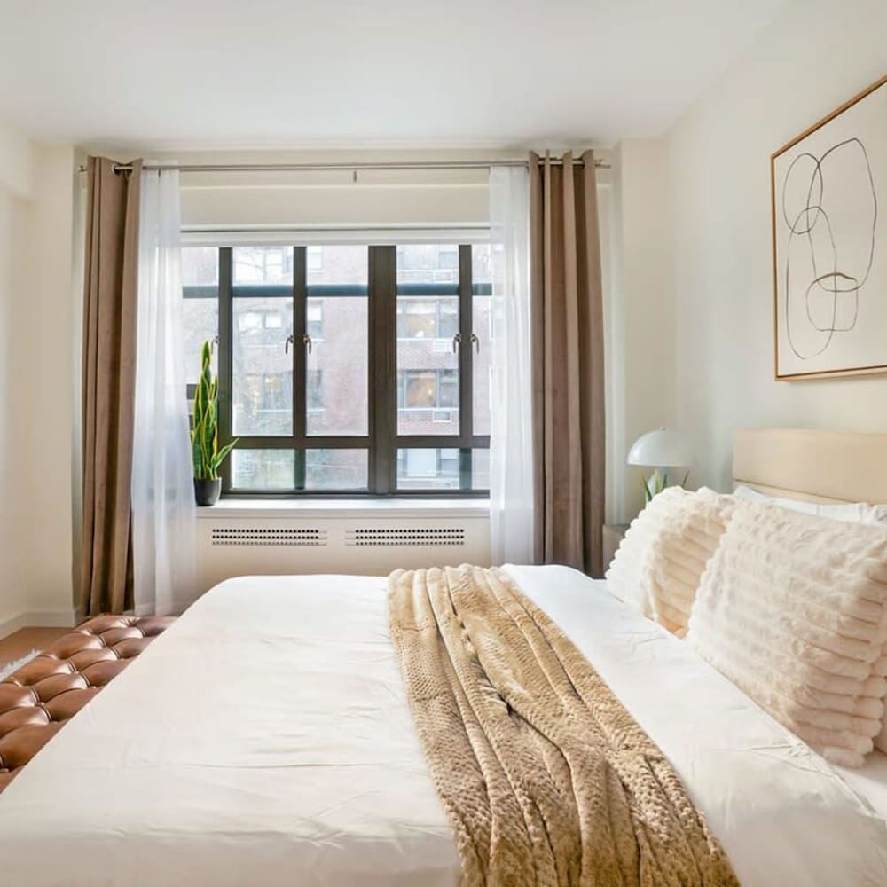52-3de Newly Renovated 2BR BTH Midtown East