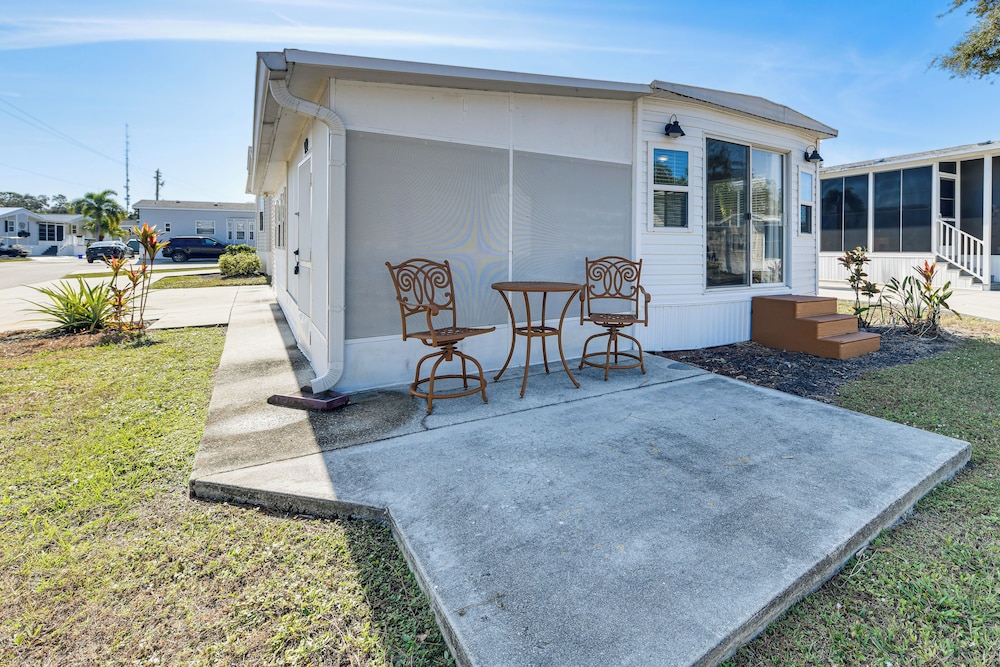 Resort Amenities, 7 Mi to Dtwn: Sarasota Home!