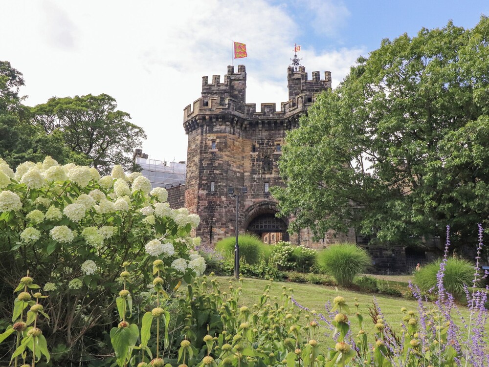 5 Castle Hill