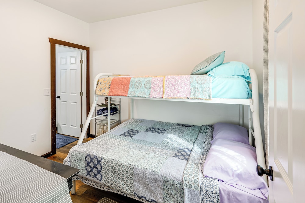 < 2 Mi to Dtwn: Pet-friendly Getaway in Fairbanks