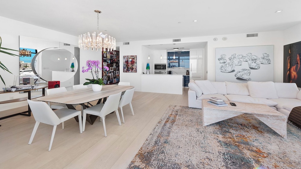 Luxury Vacation Rentals in South Beach by LRMB