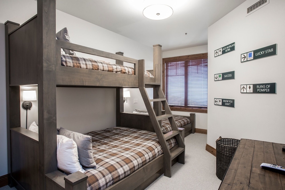 Grand Lodge - 3-Bedroom Deluxe #408 - Ski-in/out 3 Condo