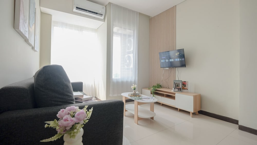 New Furnished And Elegant 2Br At Nifarro Park Apartment