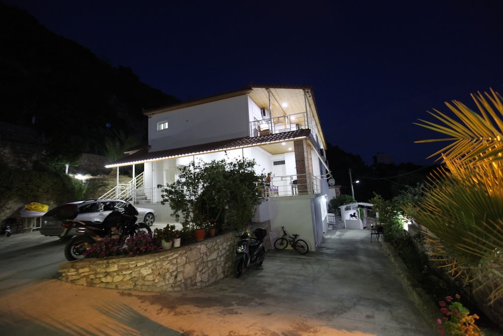 Vila Riza Veliu