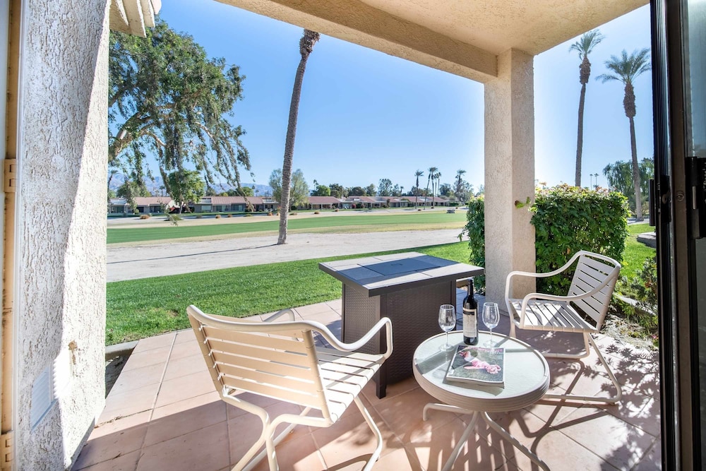 Charming Condo With Golf Course View