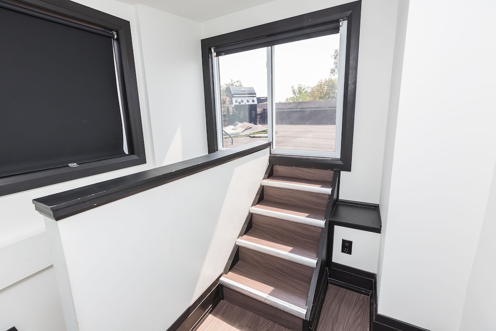 Applewood Suites - West Queen West Lofts