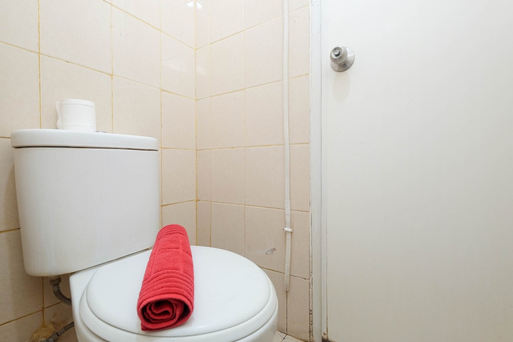 Comfortable and Clean Studio Green Palace Kalibata Apartment view 2
