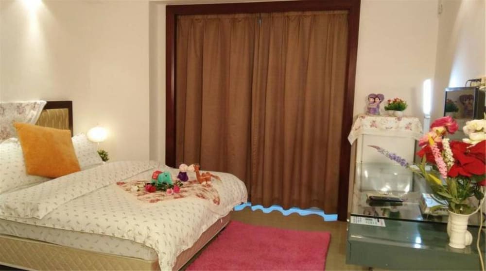 Lingnaying Business Apartment view 5