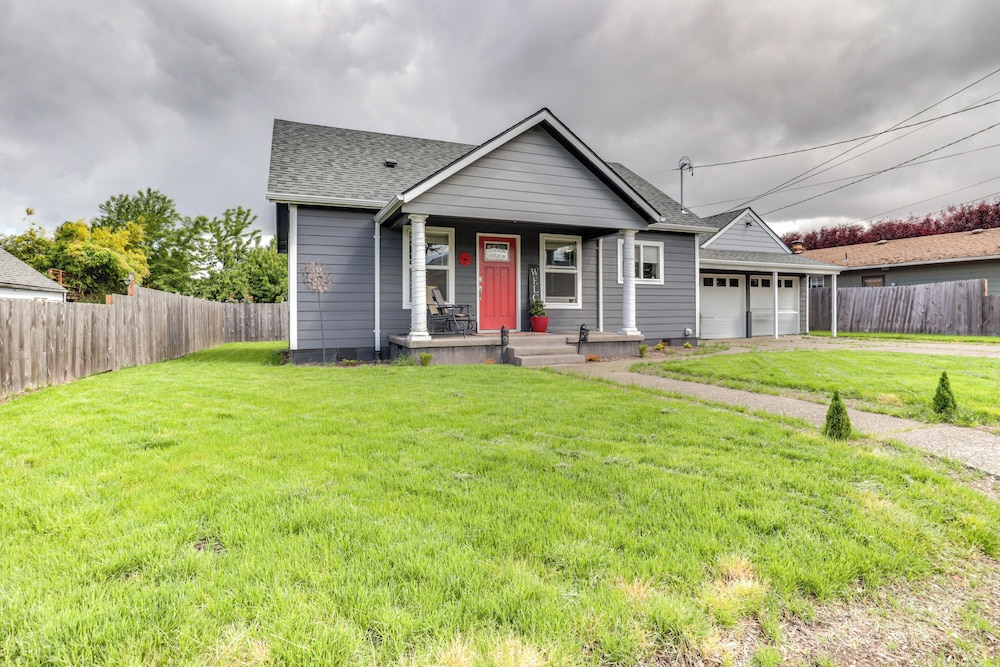 Charming Mcminnville Home - Walk to Wineries! view 3