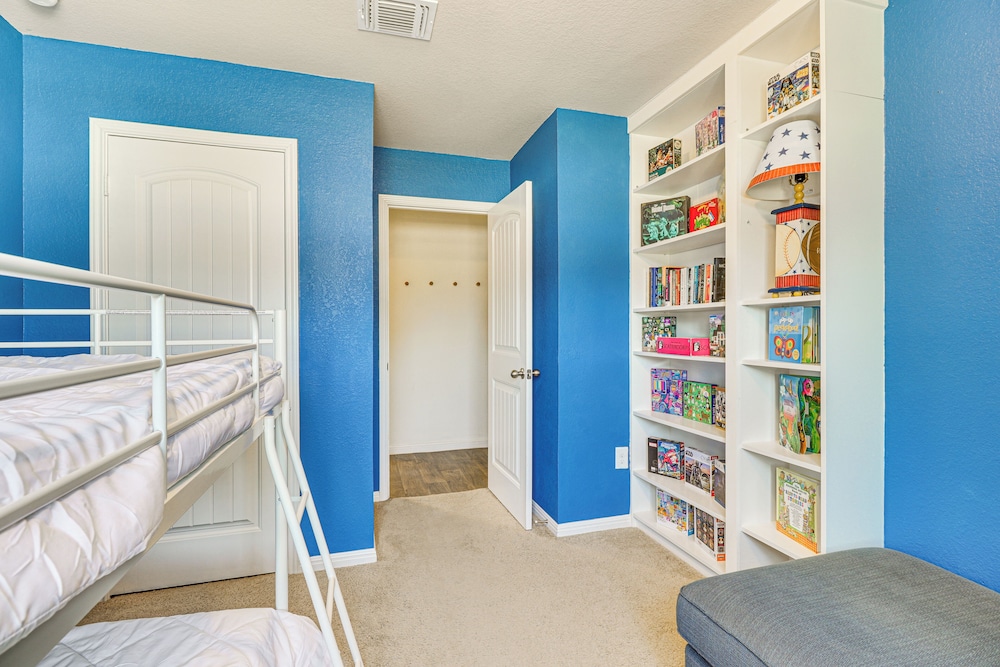 Shop, Dine & Unwind: Pet-friendly Home in Austin!