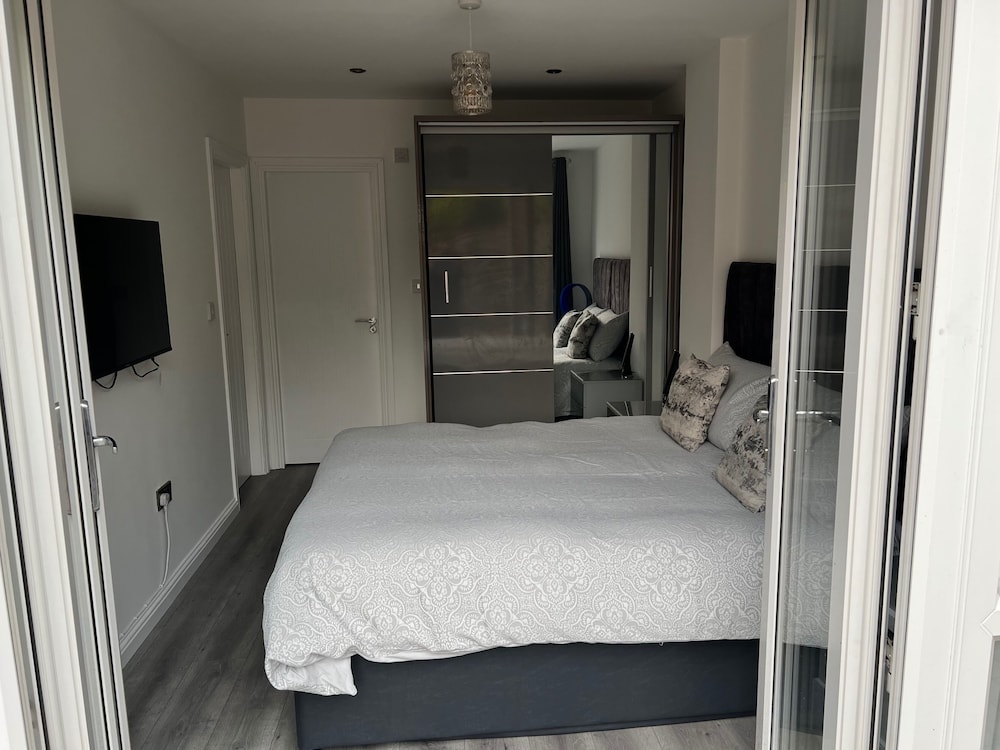 Private 1 Bedroom Apartment - Edinburgh - Sleeps 2
