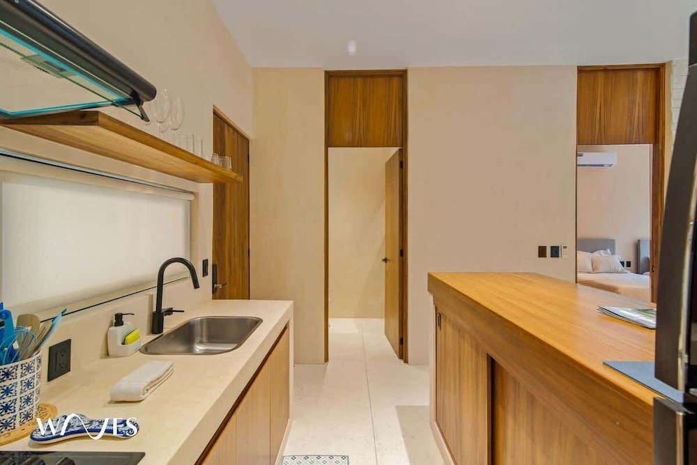 Spacious 3 Br. W/private Pool Exclusive Gym