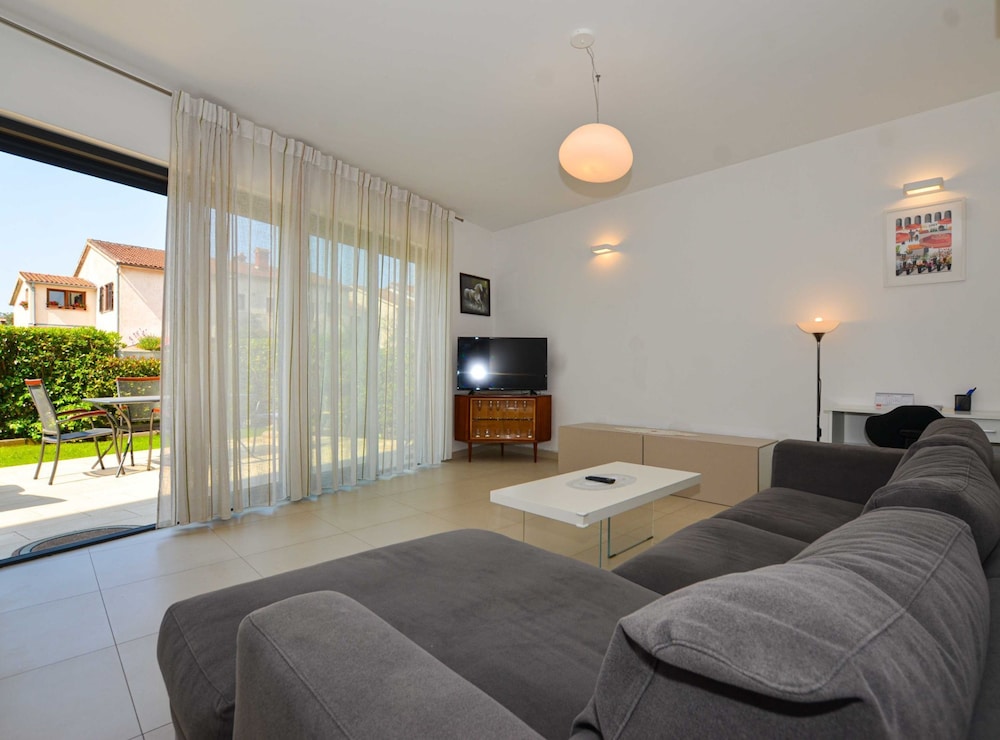 Family Friendly Spacious Apartment With Garden and Terrace