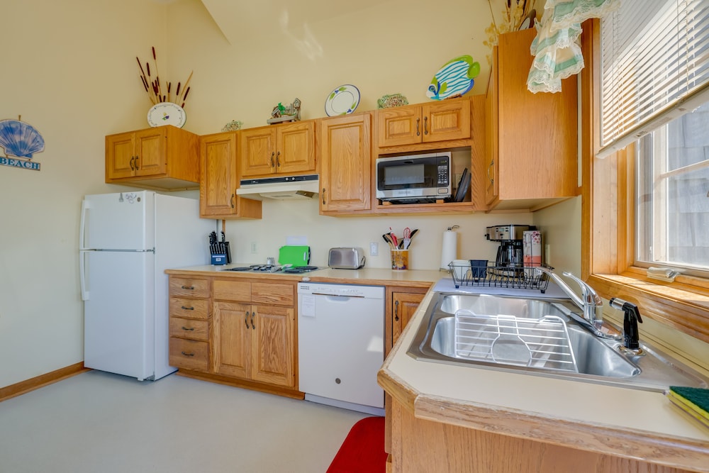 Home w/ Stunning Views in North Truro!