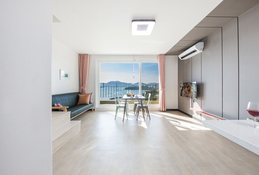 Yeosu Ggotnal Pension