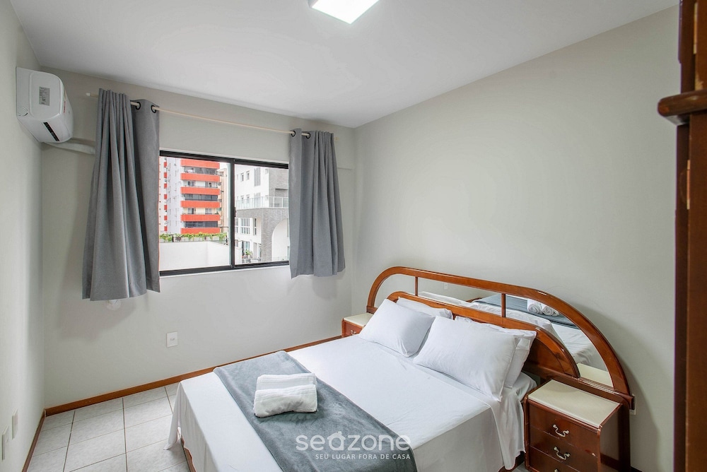 Apartment w/ Barbecue 350m From the Beach Ilh0503