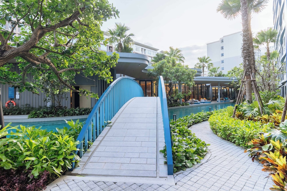 2BR Condo Pool and Full Gym C262