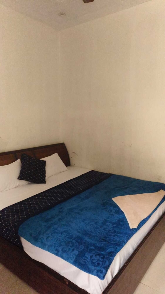 Hotel The Divine Punjabi Tadka