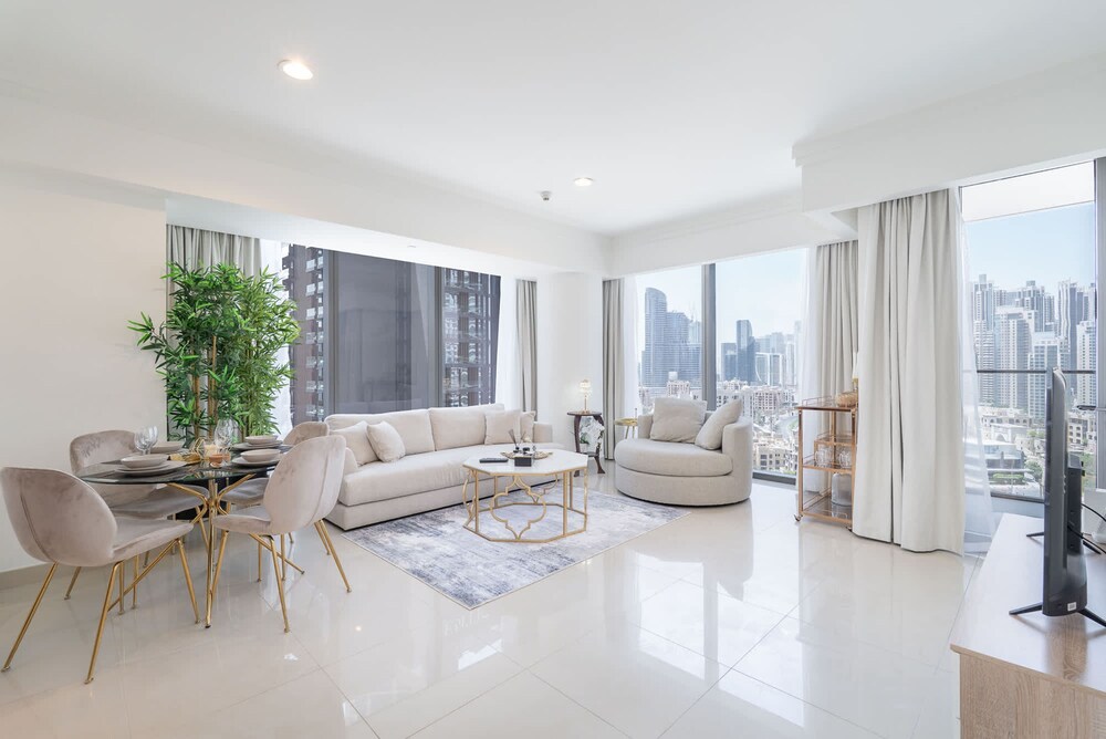 Gorgeous 1 Bedroom in Boulevard Point With City Views