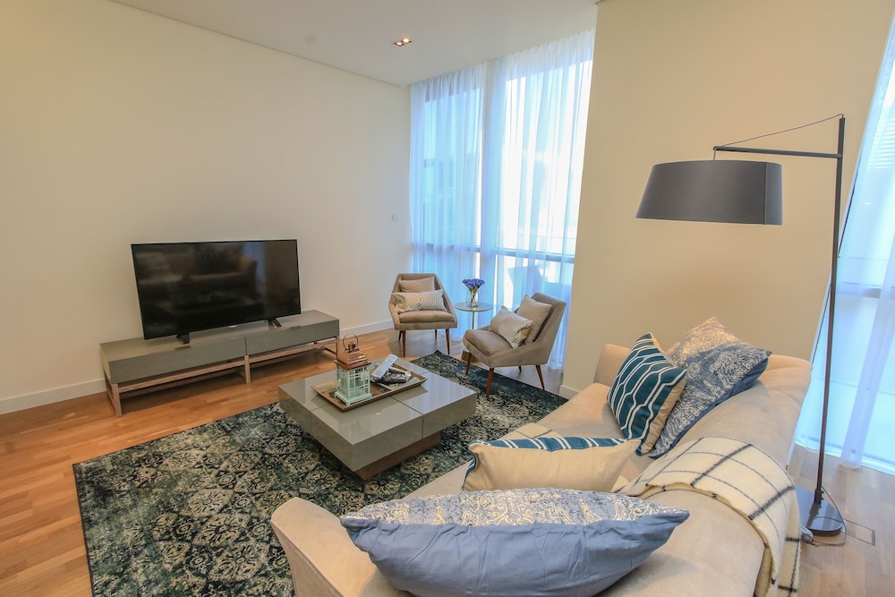 Driven Holiday Homes - City Walk 22