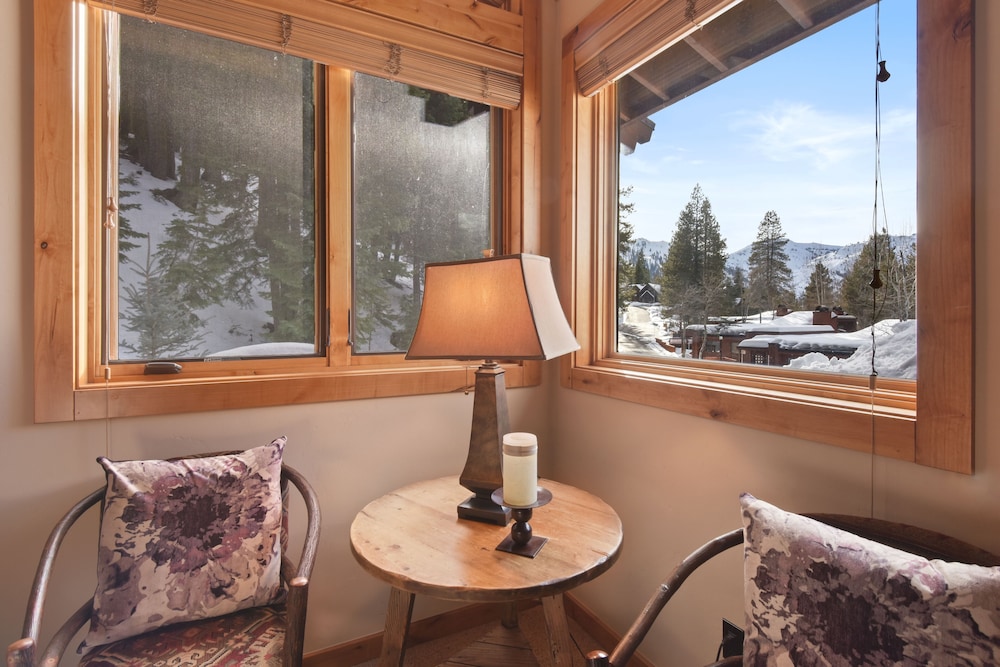 Lake Tahoe Vacations - Wulf's Lodge at Squaw Valley - Property Image 5