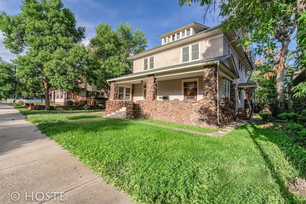 4brvictorian Mansionjust North of Downtown