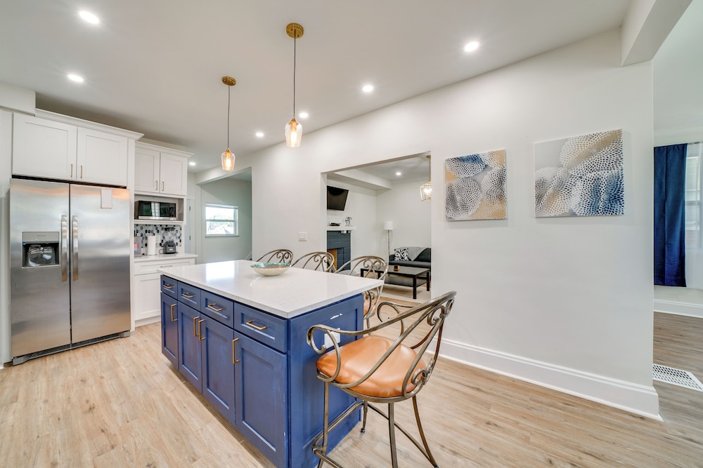 4 Mi to Dtwn: Pet-friendly Home in Pittsburgh