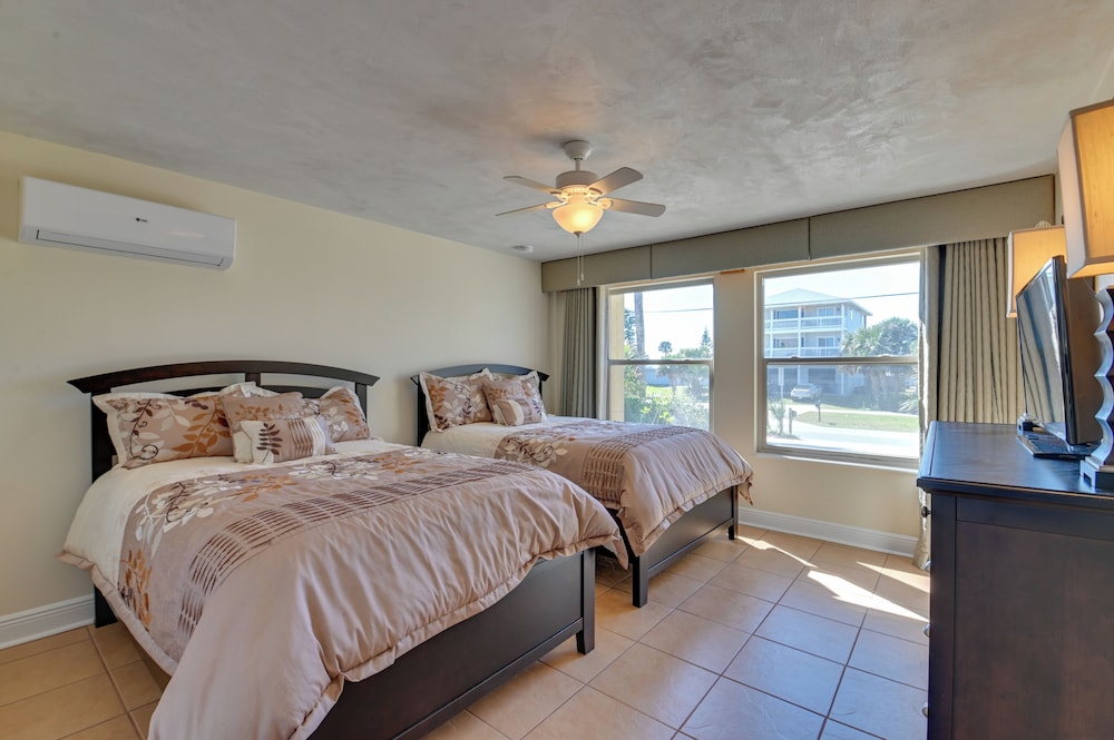 Oceanfront Escape on Wilbur Beach!