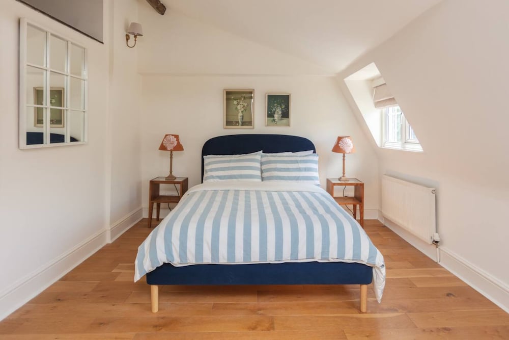 Stunning 2 Bedroom Apartment in the Heart of Chelsea