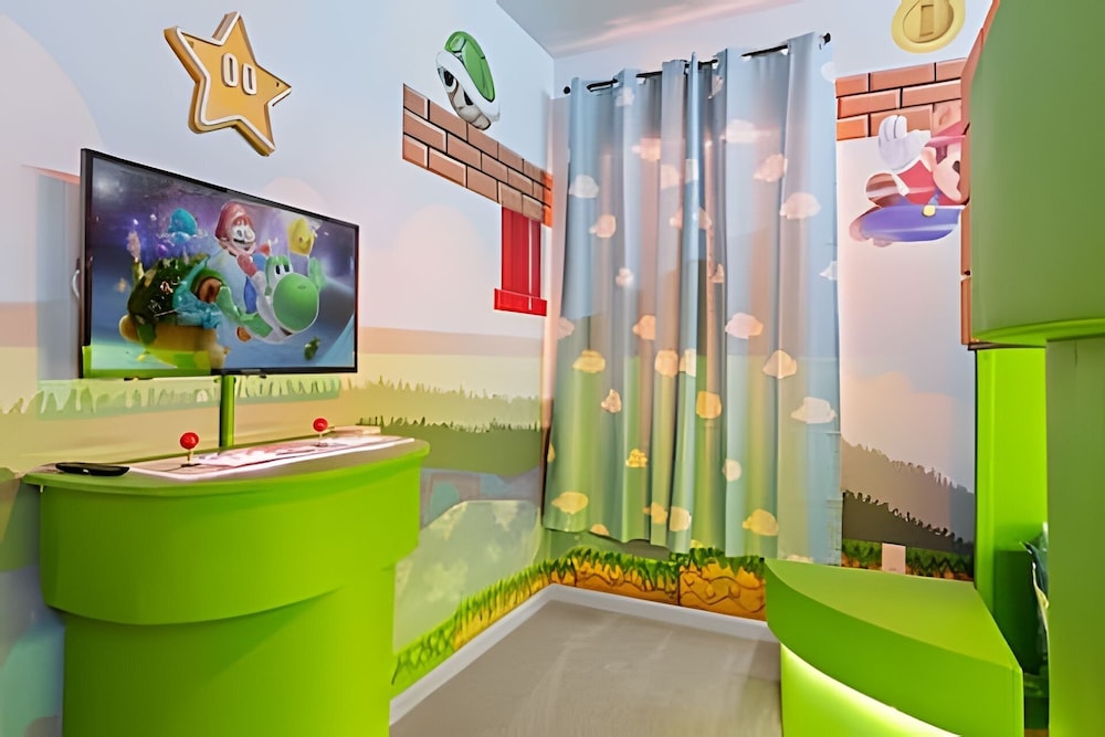 Luxurious 9BR Paradiso Pool, Cinema & Game Room