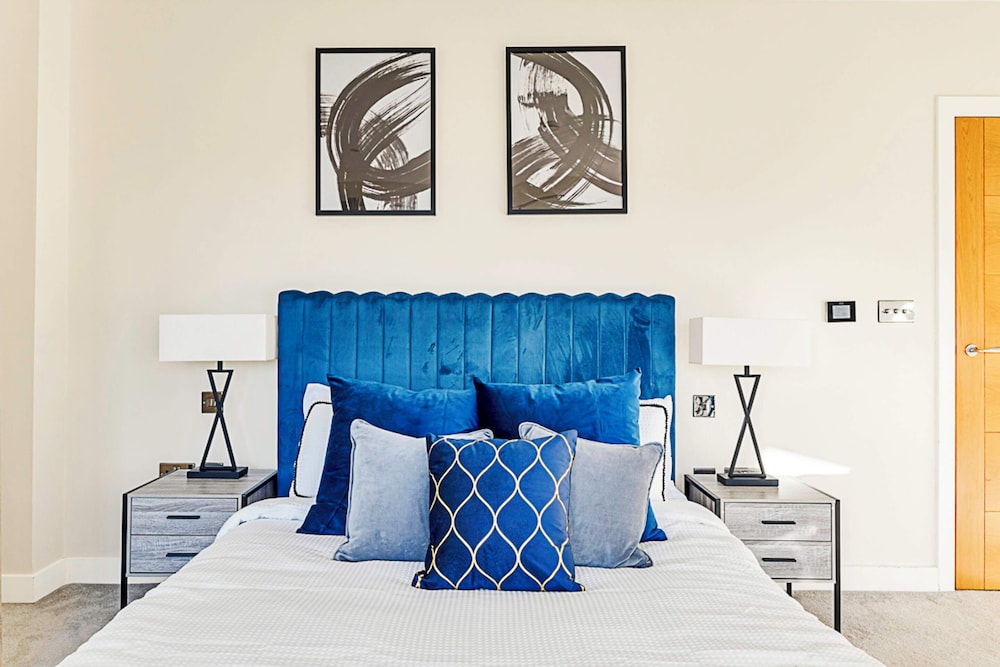 Penthouse Apartment In Brentford view 5