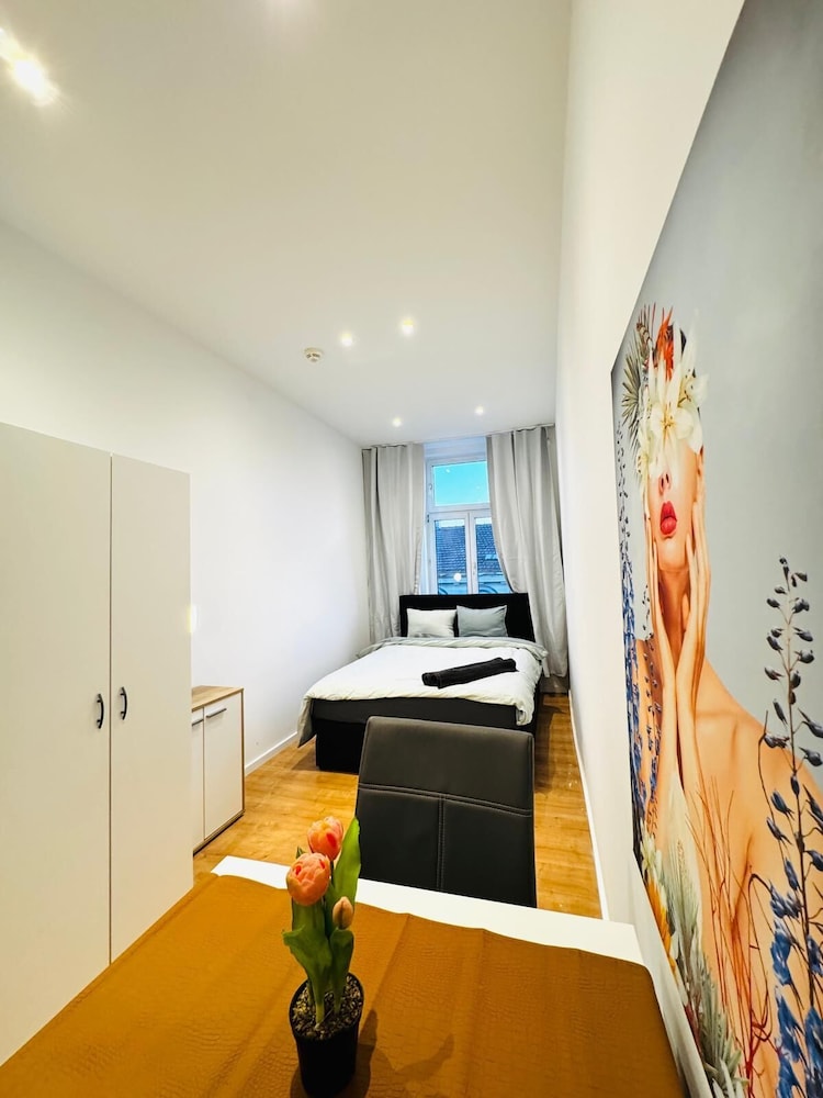 Lovely 4BR Apt Near Kaufpark Alterlaa