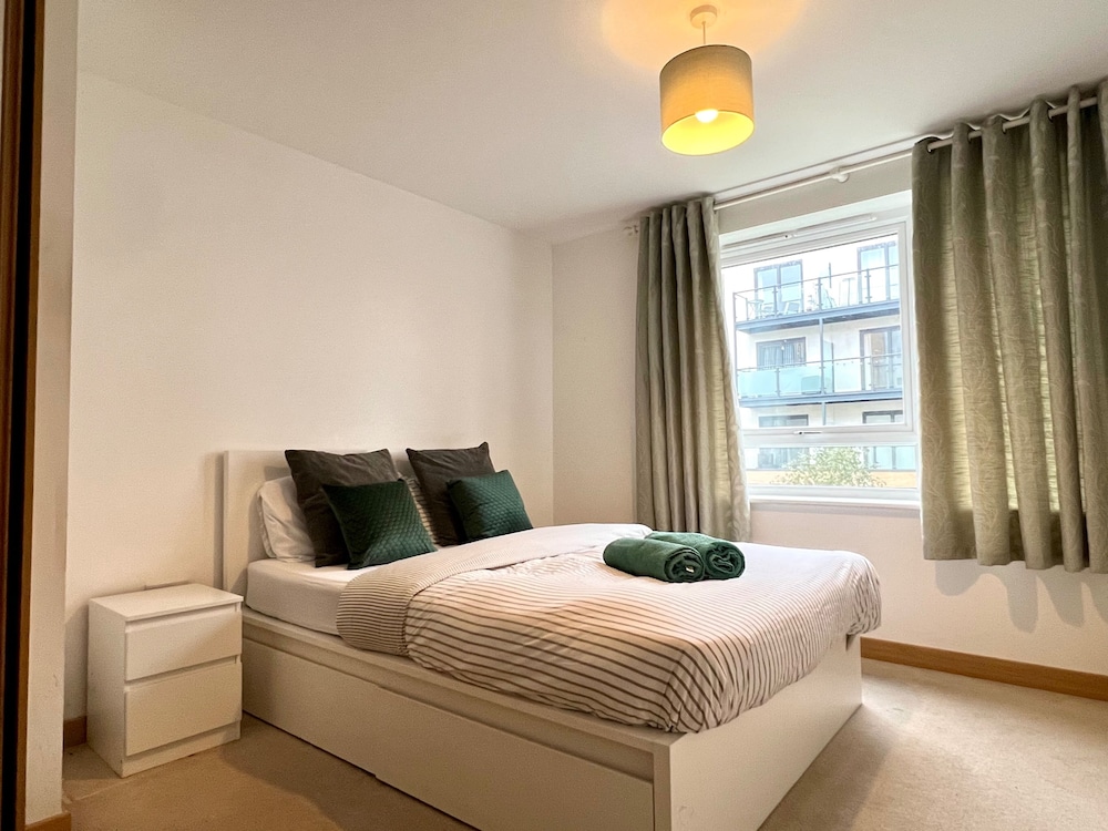 Modern 2-bed Dartford - Free Parking & Fast Wifi view 5