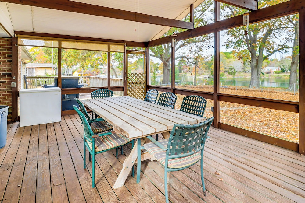 Screened Patio, Deck & Grill: Saint Inigoes Home!