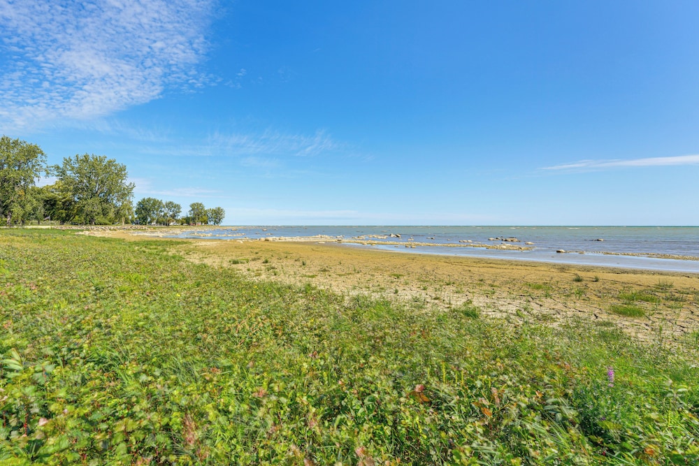 Lake & Lighthouse Views: Inviting Port Hope Home!