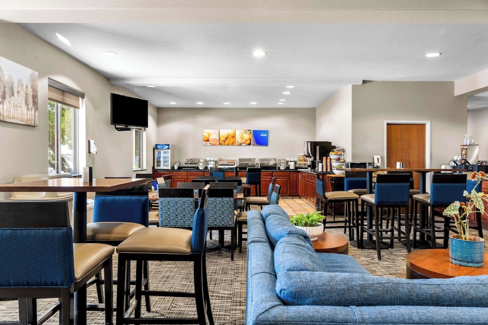 Riverton Vacations - Comfort Inn And Suites - Property Image 1