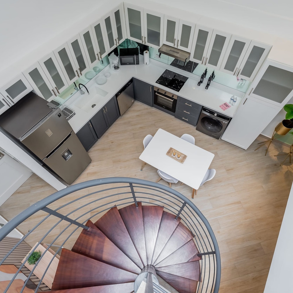 w Elegant 3BR With Modern Terrace in Panama